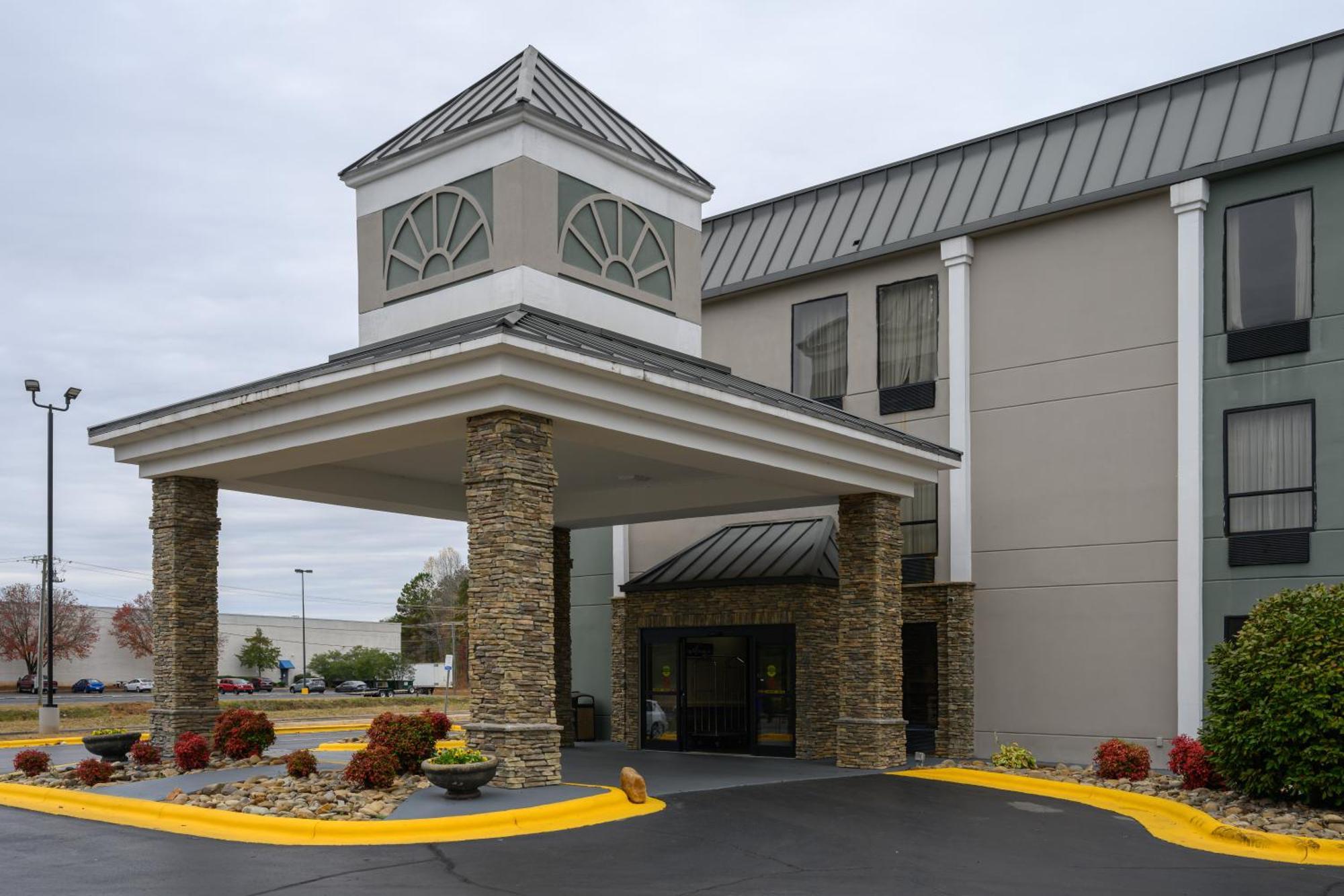 Quality Inn & Suites Лексингтон Экстерьер фото