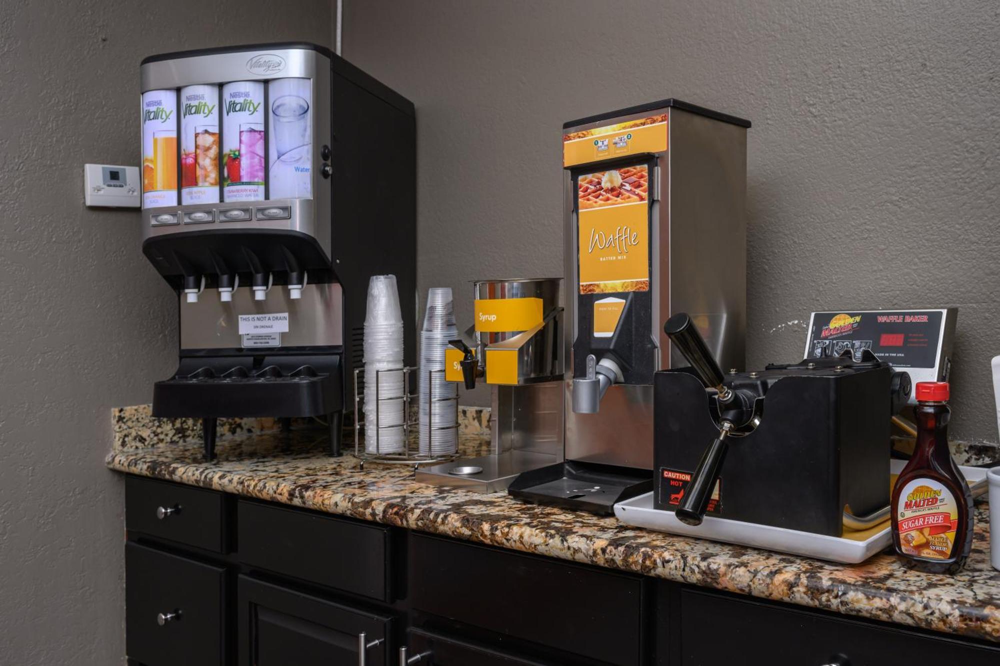 Quality Inn & Suites Лексингтон Экстерьер фото