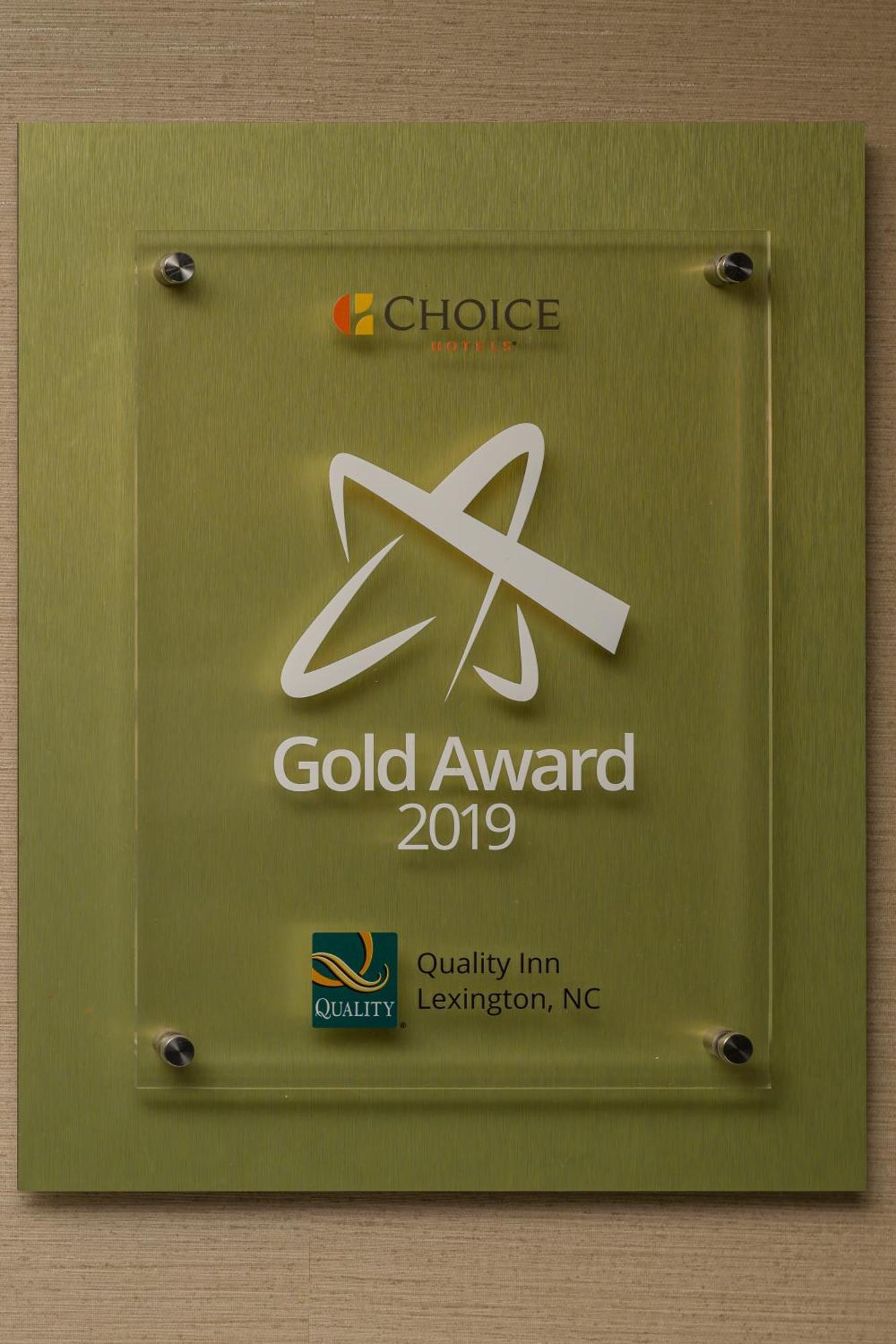 Quality Inn & Suites Лексингтон Экстерьер фото