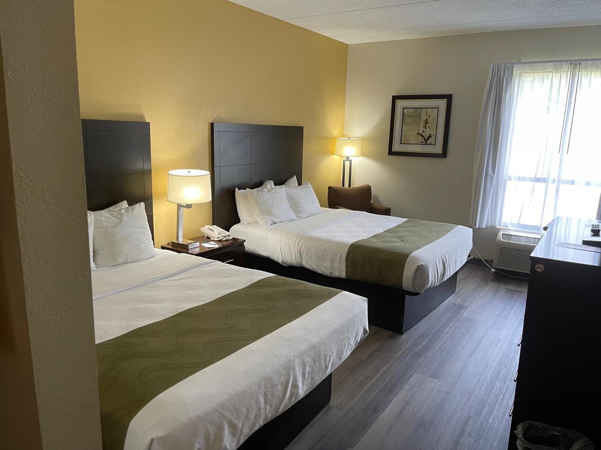 Quality Inn & Suites Лексингтон Экстерьер фото