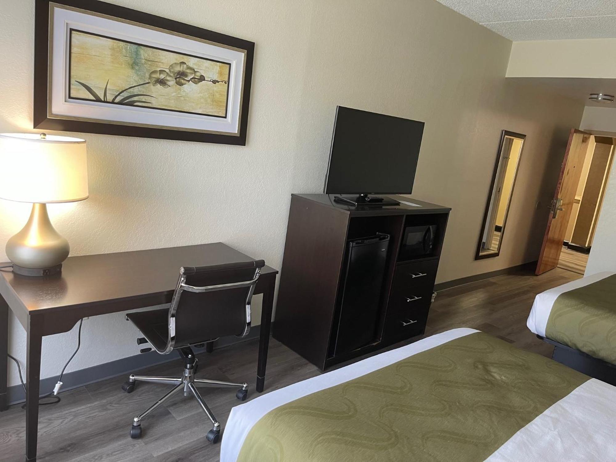Quality Inn & Suites Лексингтон Экстерьер фото